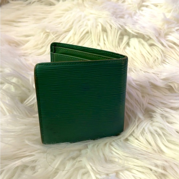 Louis Vuitton Epi Leather Wallet! Unisex. Serial Number: MI0928 - Picture 4 of 7